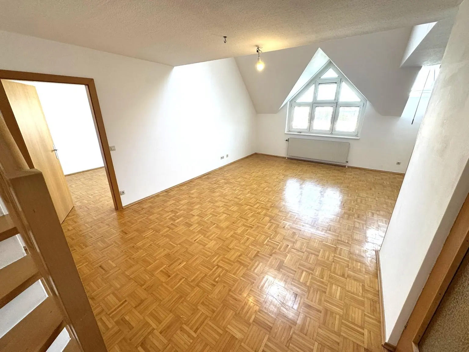 Tolle, offene 4 1/2 Zimmer Familien-Maisonette - 2 Garagenplätze bei der Fußgängerzone Mödling!