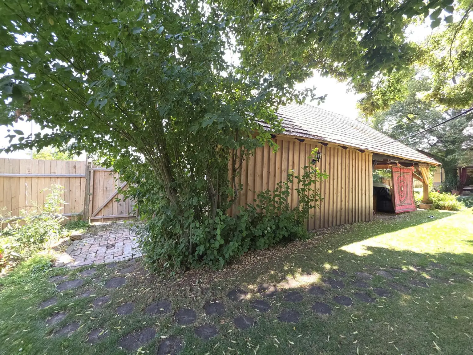 Schuppen im Garten