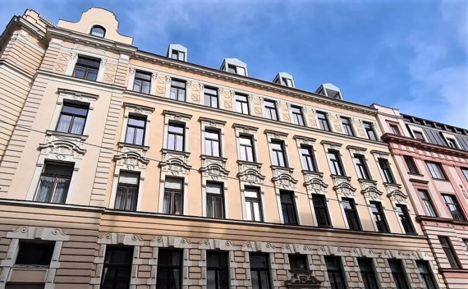 NASCHMARKT-NÄHE, FERNBLICK, 55 m2 Dachgeschoss mit Terrasse, Wohnküche, 1 Zimmer, Galerie, Wannenbad, Parketten, Eggerthgasse