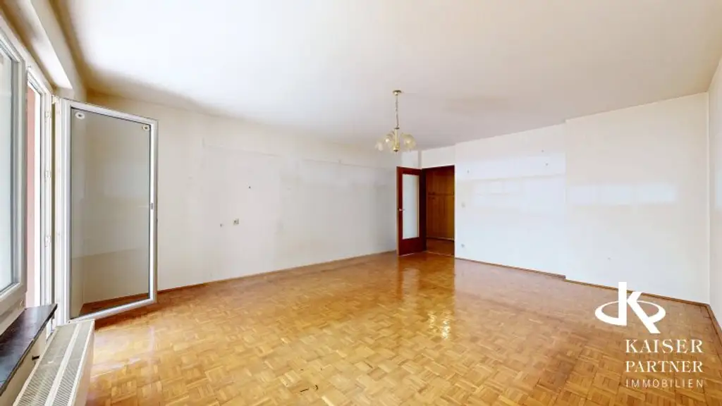Geräumige 4-Zimmer-Wohnung mit Loggia mit viel Potential, Nähe Kennedybrücke!