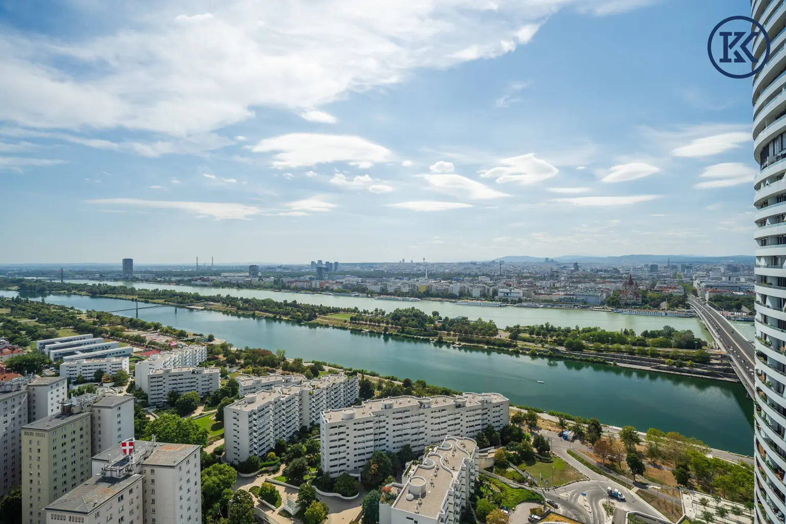Mit atemberaubendem Blick auf das Wasser aus dem 30. Stock