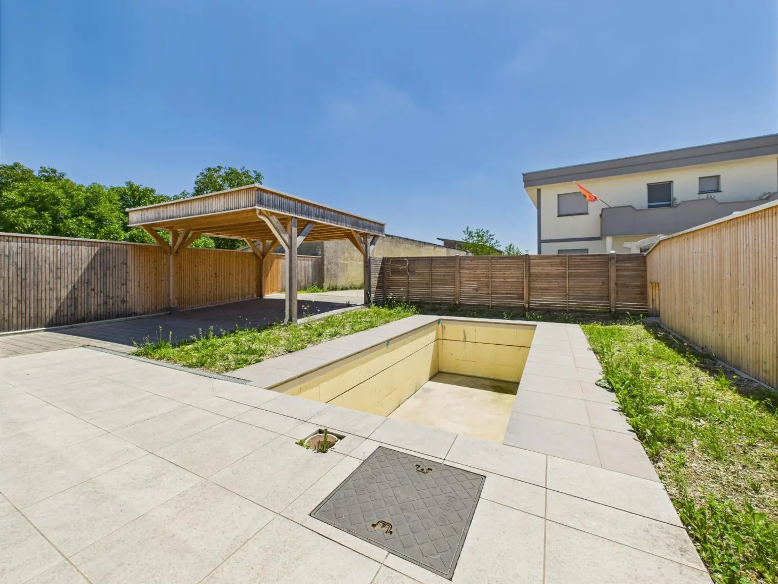 Wels-West: Luxuriöse Doppelhaushälfte mit Salzwasserpool, smarter Hausechnik & 149 m² Wohnfläche