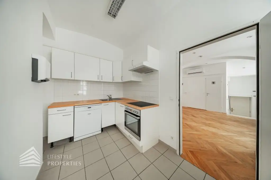 Geräumiges 5-Zimmer Altbau Büro in Toplage