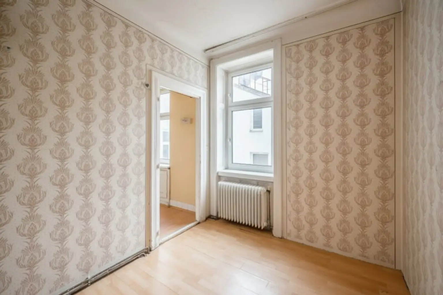 ++Fasangarten++ Altbau mit Potenzial – sanierungsbedürftige 2-Zimmer-Wohnung