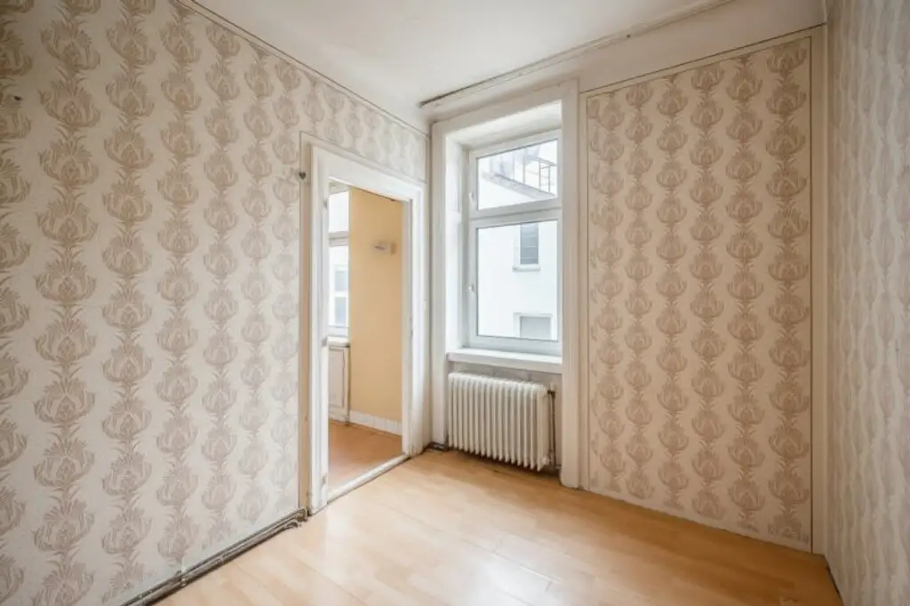 ++Fasangarten++ Altbau mit Potenzial – sanierungsbedürftige 2-Zimmer-Wohnung