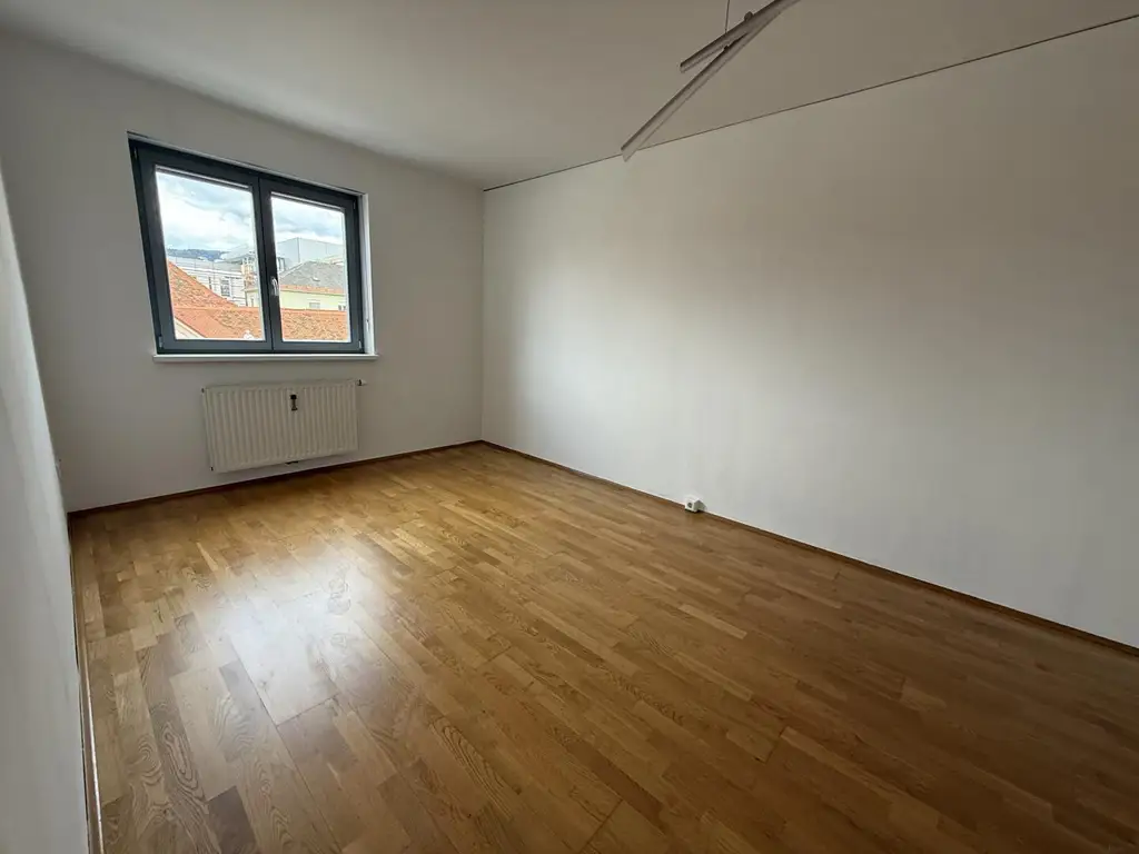 ZENTRALE LAGE! 2er WG taugliche Altbau Wohnung ++Videorundgang++