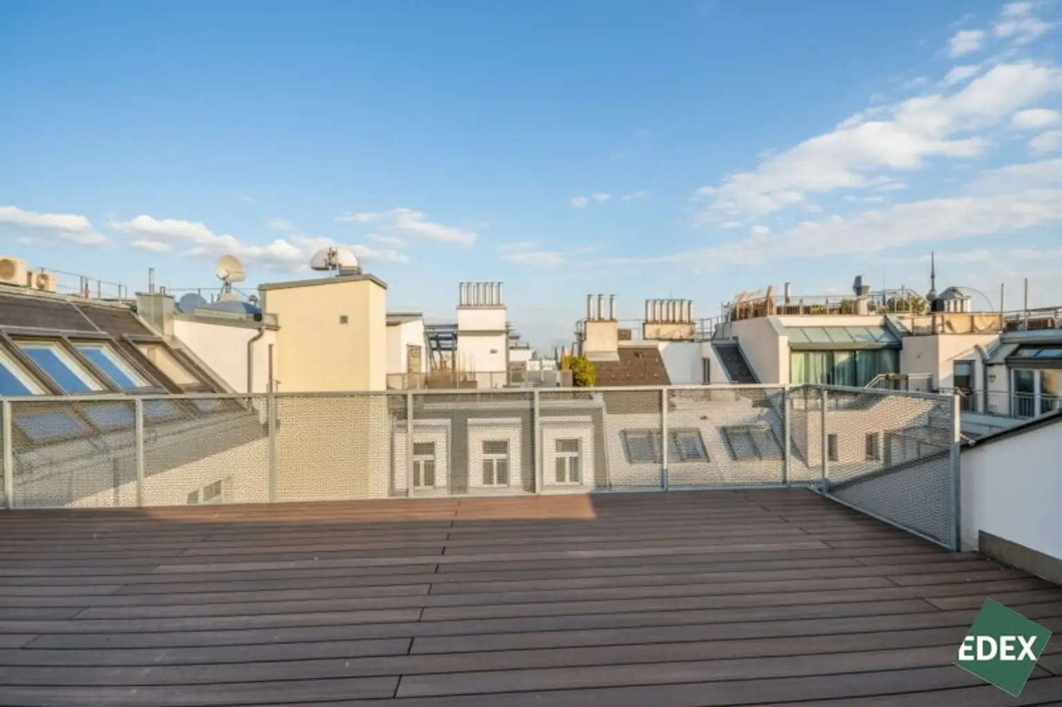 Klimatisierte 4-Zimmer-Wohnung mit Terrasse nahe der Wiener Innenstadt (optional mit PKW-Stellplatz)