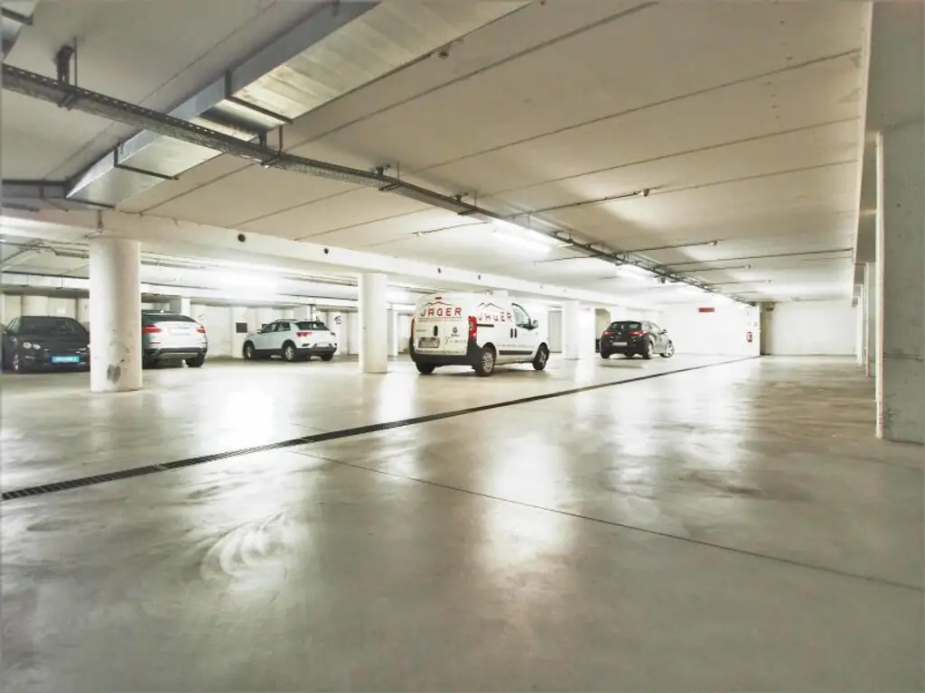 Tiefgaragenplatz Nähe Laxenburger Straße!