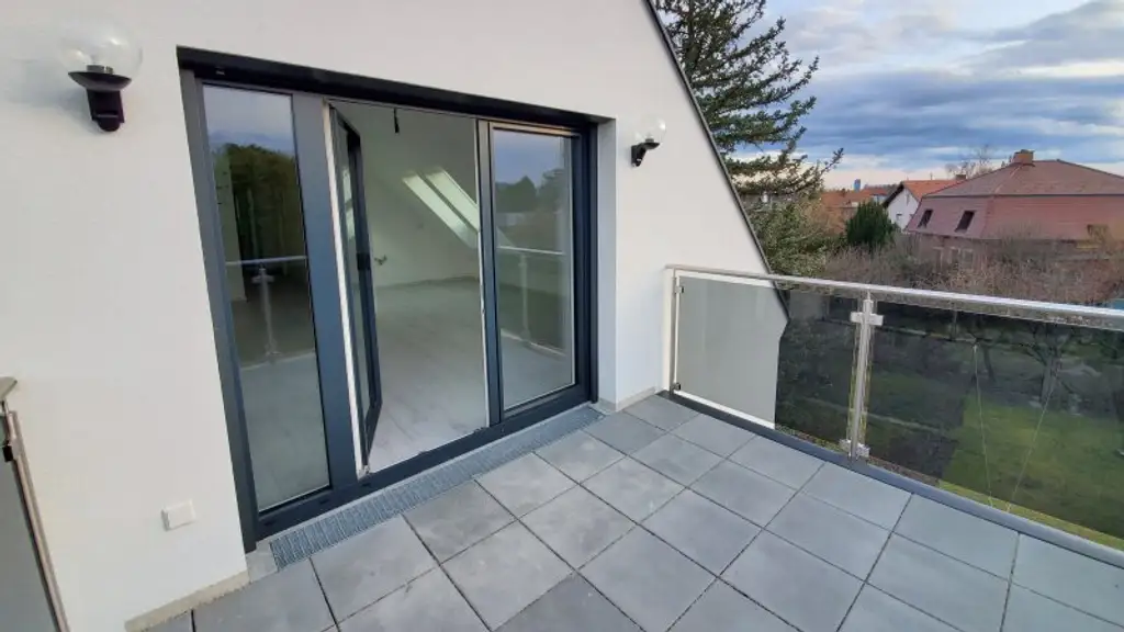 Zinshaus mit 5 Wohneinheiten, 5 KFZ Garagenplätze, Balkone, Garten (vermietet)