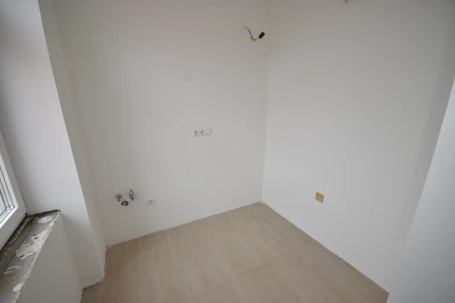 "17 BEZIRK - Modern sanierte Garconiere mit Altbauflair"