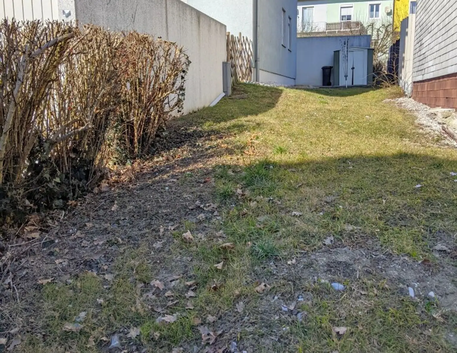 ERTRAGSOBJEKT 4 Wohnungen + Geschäftsfläche + 11 Garagen