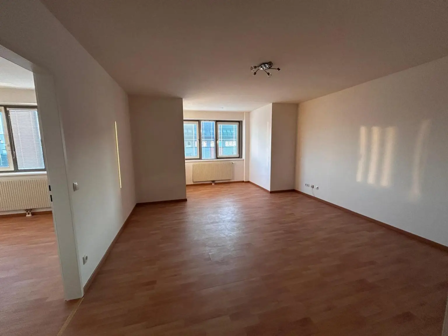 " mit Blick zu Wilhelminenberg "