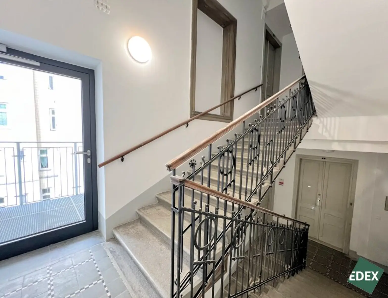 96 m² Altbauwohnung im 1. Stock mit Lift – zum Sanieren