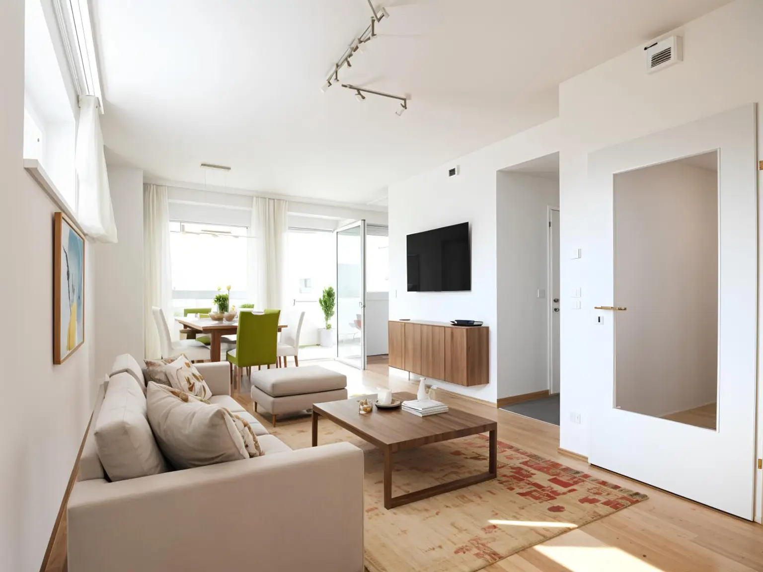 WIE NEU! Moderne 2 Zimmer Wohnung mit Loggia in Top Lage!