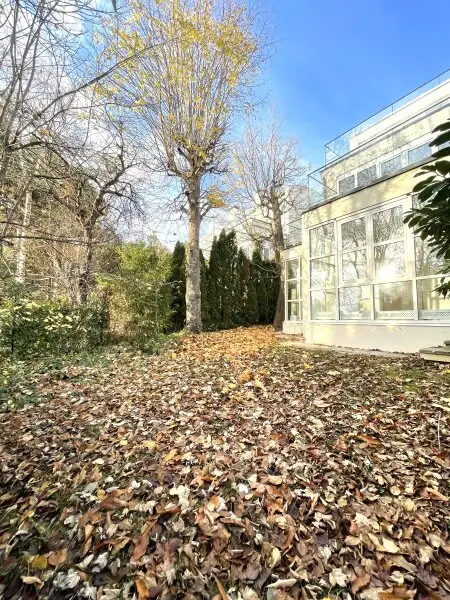 Prestige Living in Sievering: Großzügige Gartenwohnung mit Stil