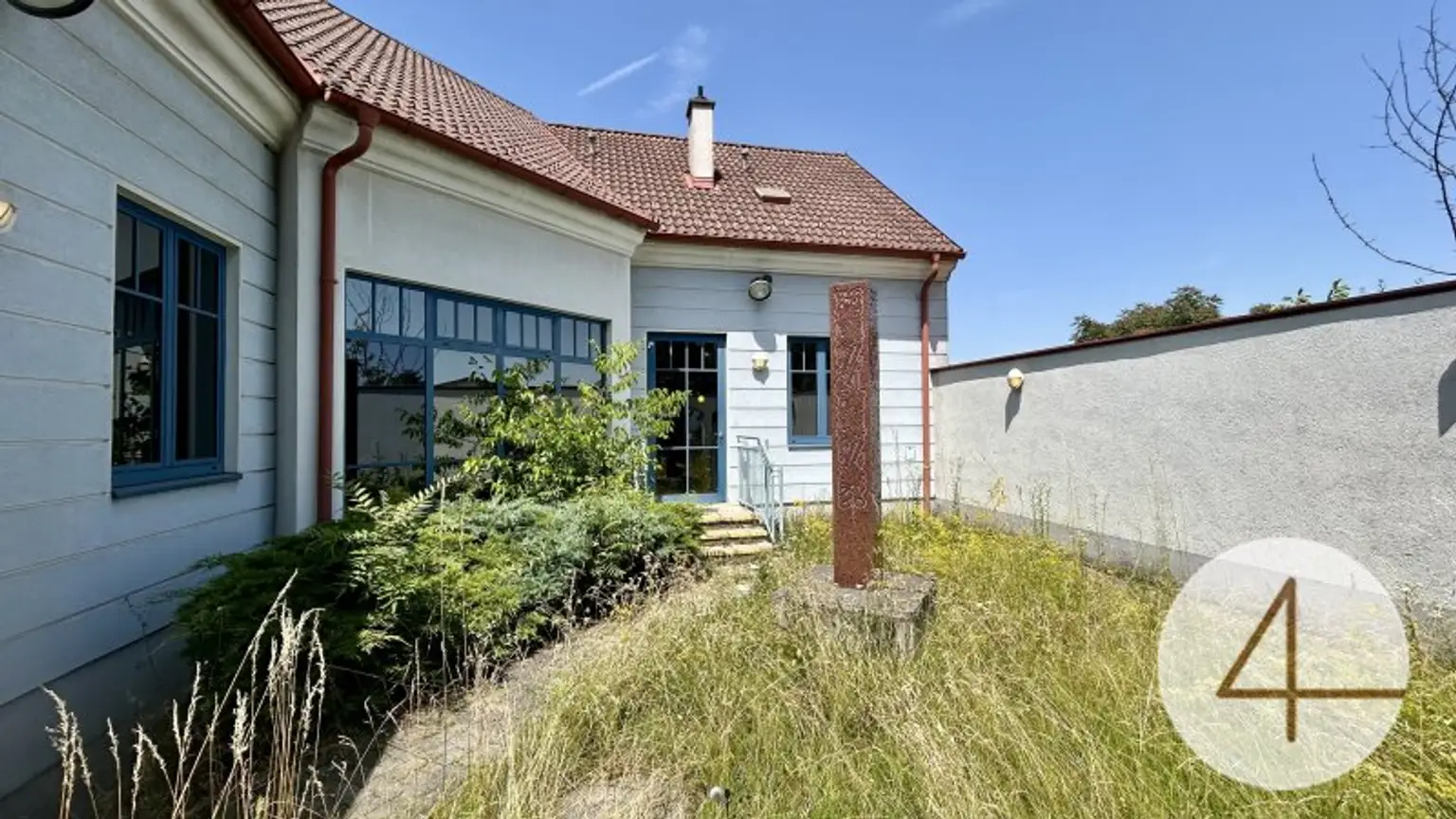 Ehemalige Raiffeisenbank in Strasshof Großzügiges Büro/Praxis – Top Angebot!