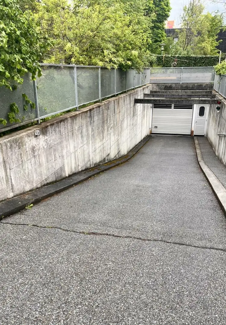 ab 1.1.2026 - Top Lage Mariagrün: 4 Zimmer, Küche, große Terrasse, ruhe Lage, ein Tiefgaragenplatz kann optional angemietet werden.