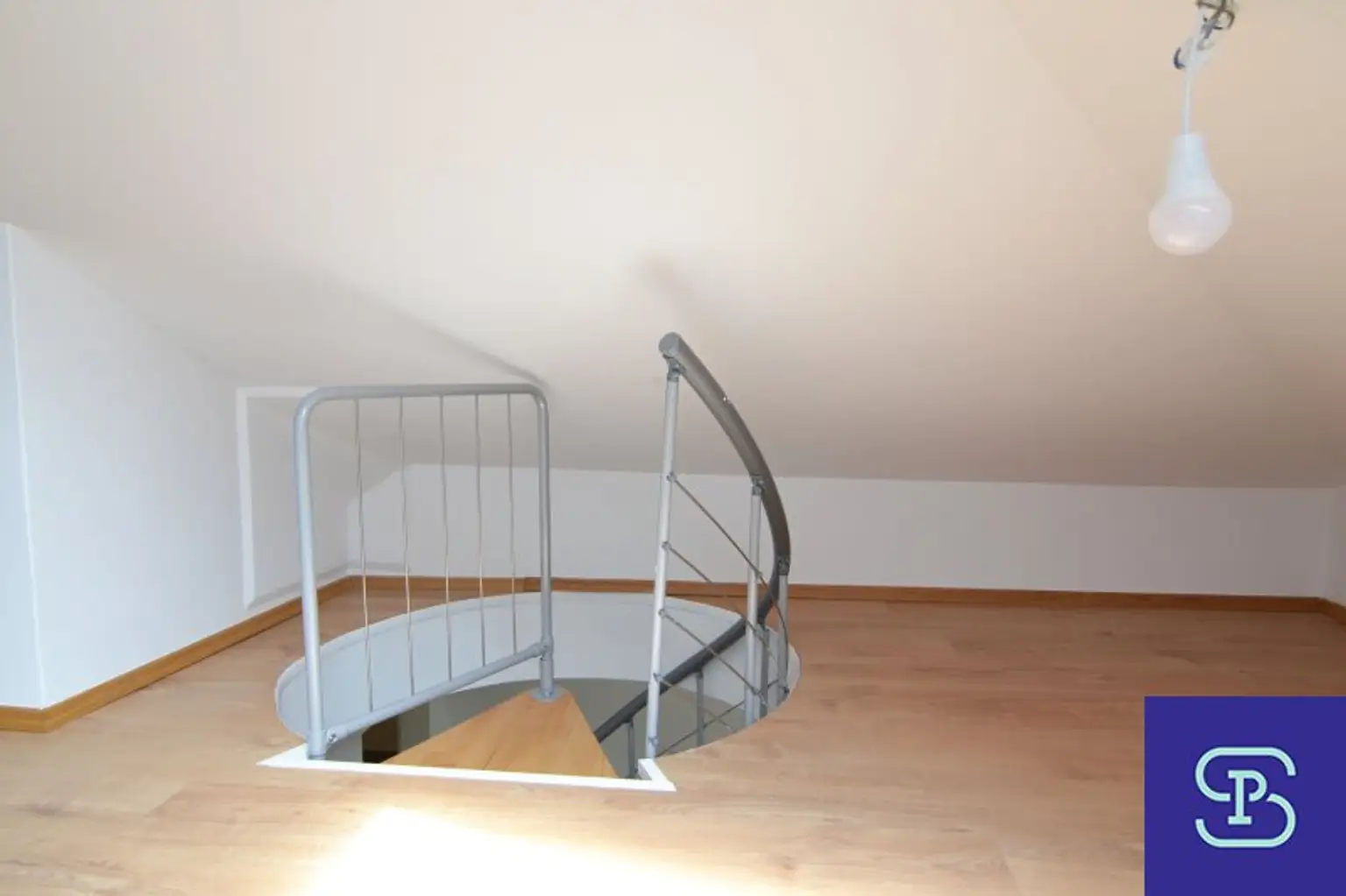 Sanierte 109m² DG-Wohnung mit Galerie Nahe Lainzer Tiergarten - 1130 Wien