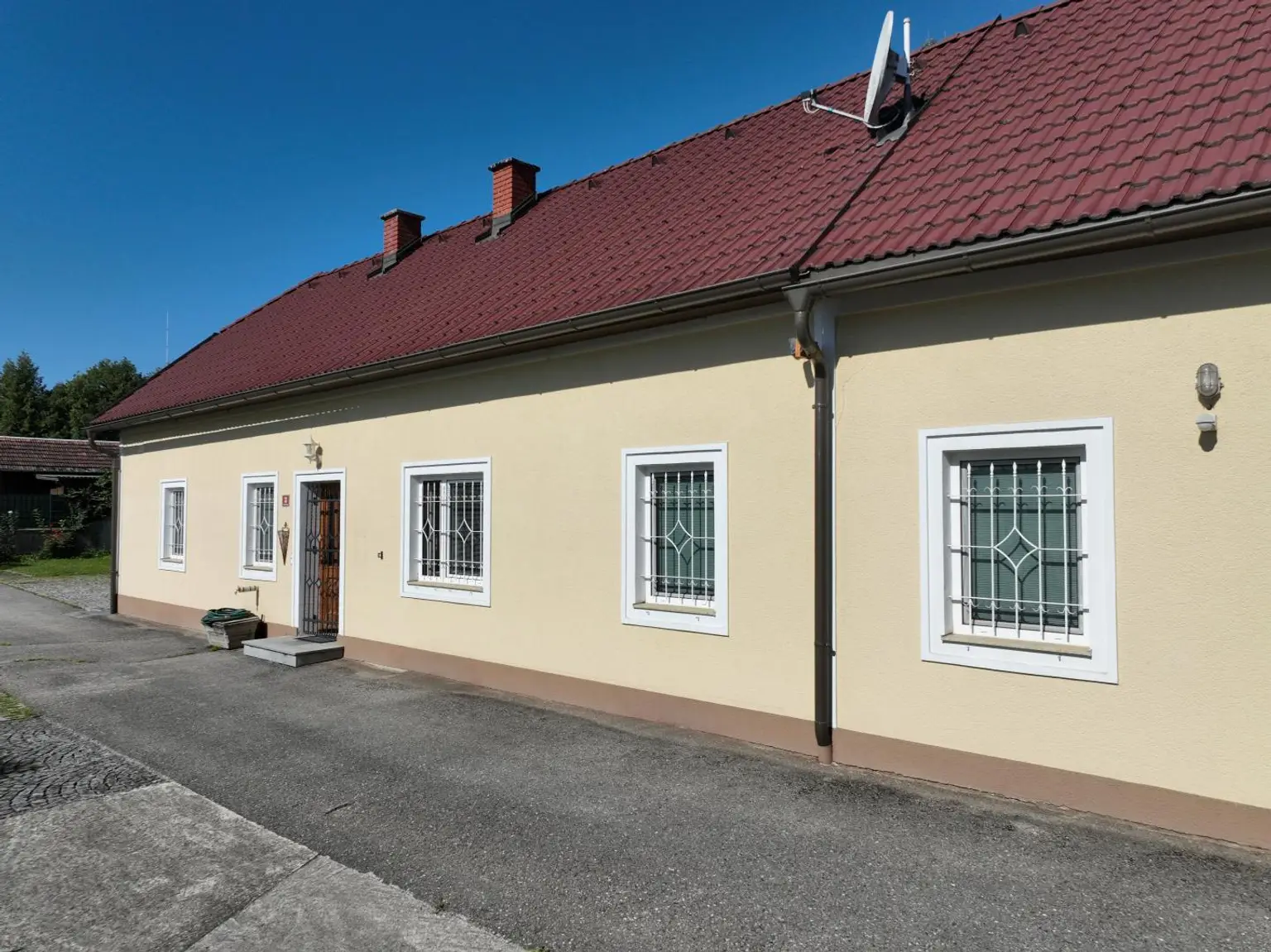 Besichtigungstag 10. September, nur mit Voranmeldung möglich!- Wohnen im Grünen mit großzügigem Grundstück