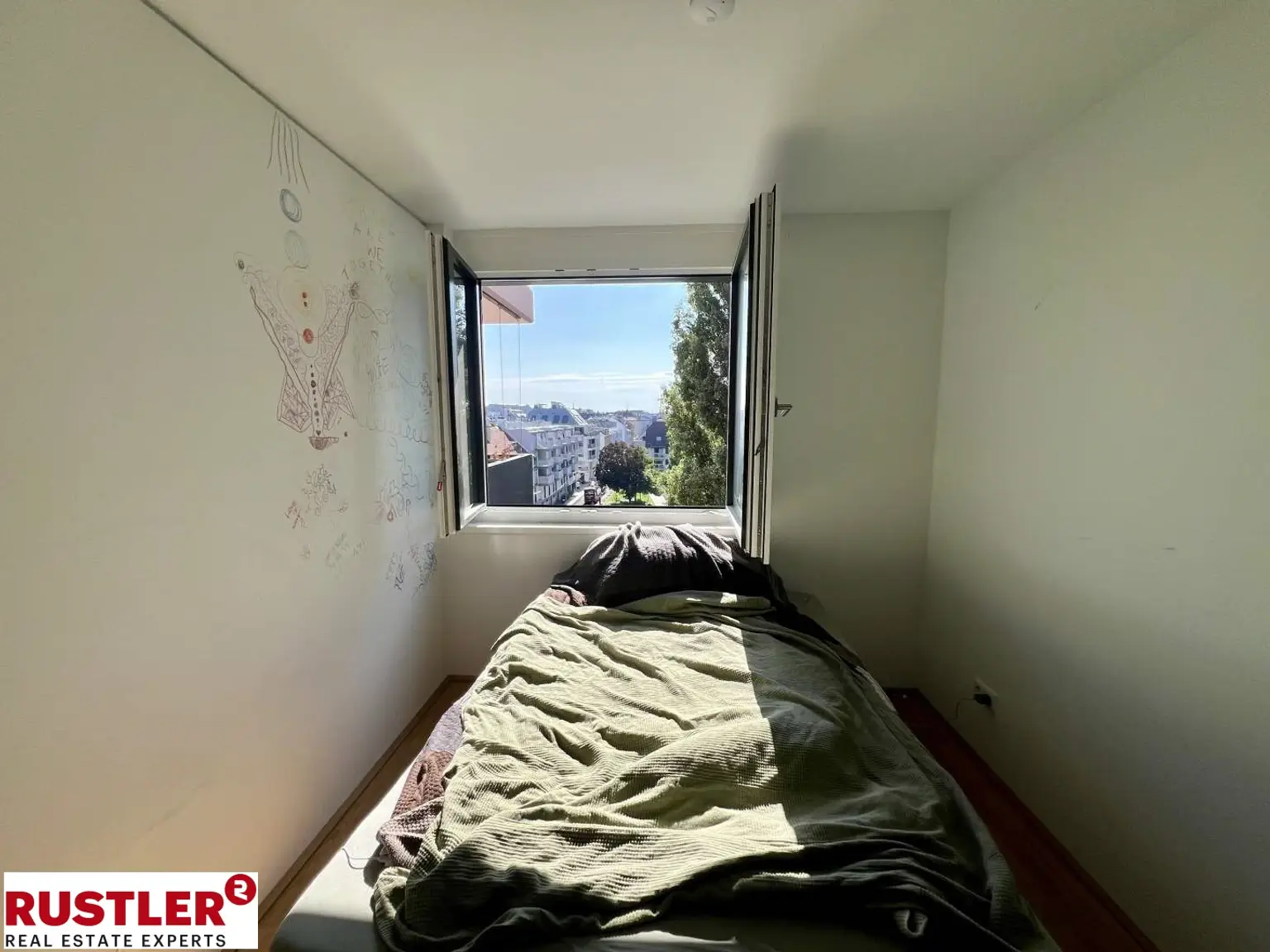 **ATTEMSGARTEN - HOCHWERTIGE 4 Zi WOHNUNG INKL. KÜCHE - 2 TERRASSEN - 2 BÄDER UND FITNESS**