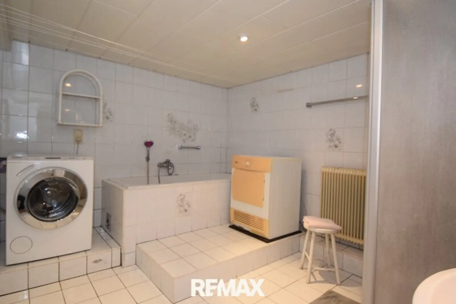 Badezimmer und HWR im Keller