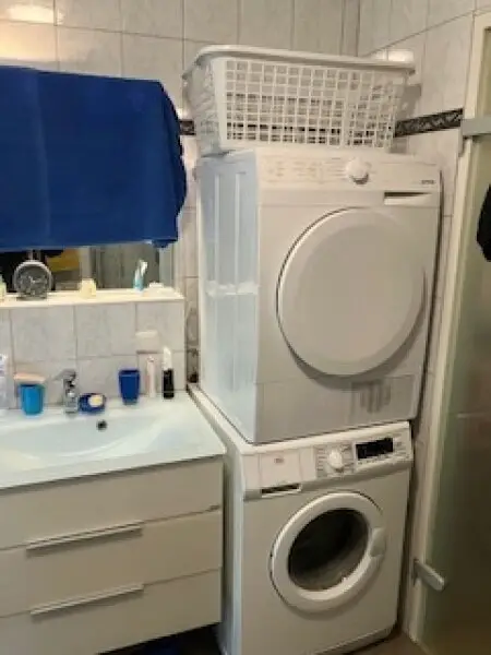 Schöne, sonnige Maisonette 3-Zimmer-Wohnung mit großer Dachterrasse sowie 2 Balkonen und 2 PKW-Abstellplätzen in Salzachnähe/Josefiau zu verkaufen