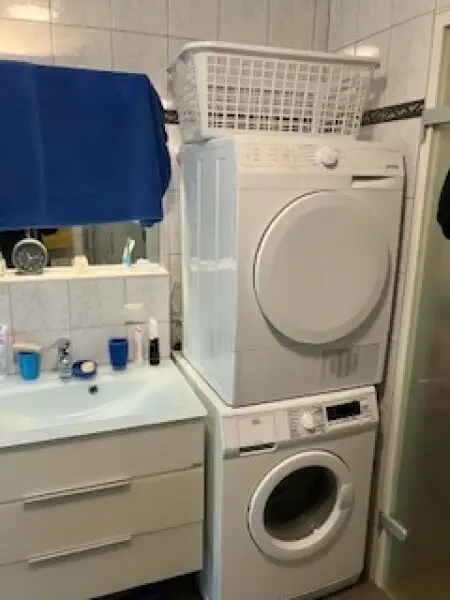 Schöne, sonnige Maisonette 3-Zimmer-Wohnung mit großer Dachterrasse sowie 2 Balkonen und 2 PKW-Abstellplätzen in Salzachnähe/Josefiau zu verkaufen