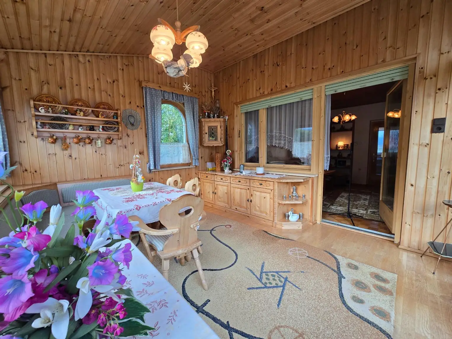 Einfamilienhaus mit Terrasse und Wintergarten