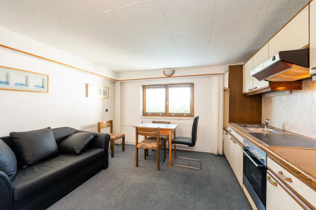 Einfamilienhaus mit Einliegerwohnung, Garage, Carports und Ausblick!
