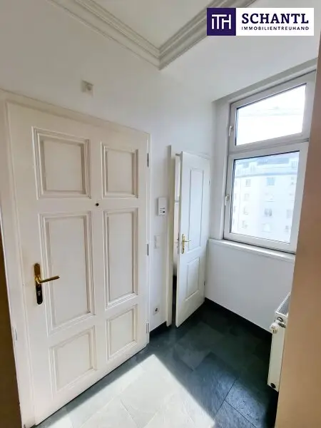 Zwischen Wiener Klassik und Naschmarkt Vibes - Ihr Zuhause mit Charme! Hofseitiger Balkon + Ruhiges Schlafzimmer! HIP und TRENDY die Gegend - Magisch schön das Altbauhaus - Ein MUST HAVE die Wohnung!