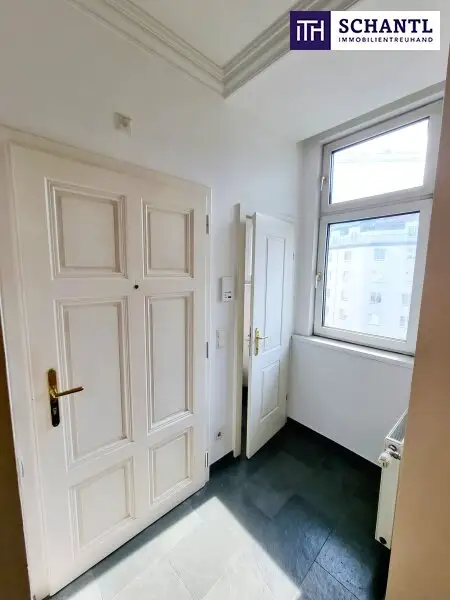 Zwischen Wiener Klassik und Naschmarkt Vibes - Ihr Zuhause mit Charme! Hofseitiger Balkon + Ruhiges Schlafzimmer! HIP und TRENDY die Gegend - Magisch schön das Altbauhaus - Ein MUST HAVE die Wohnung!