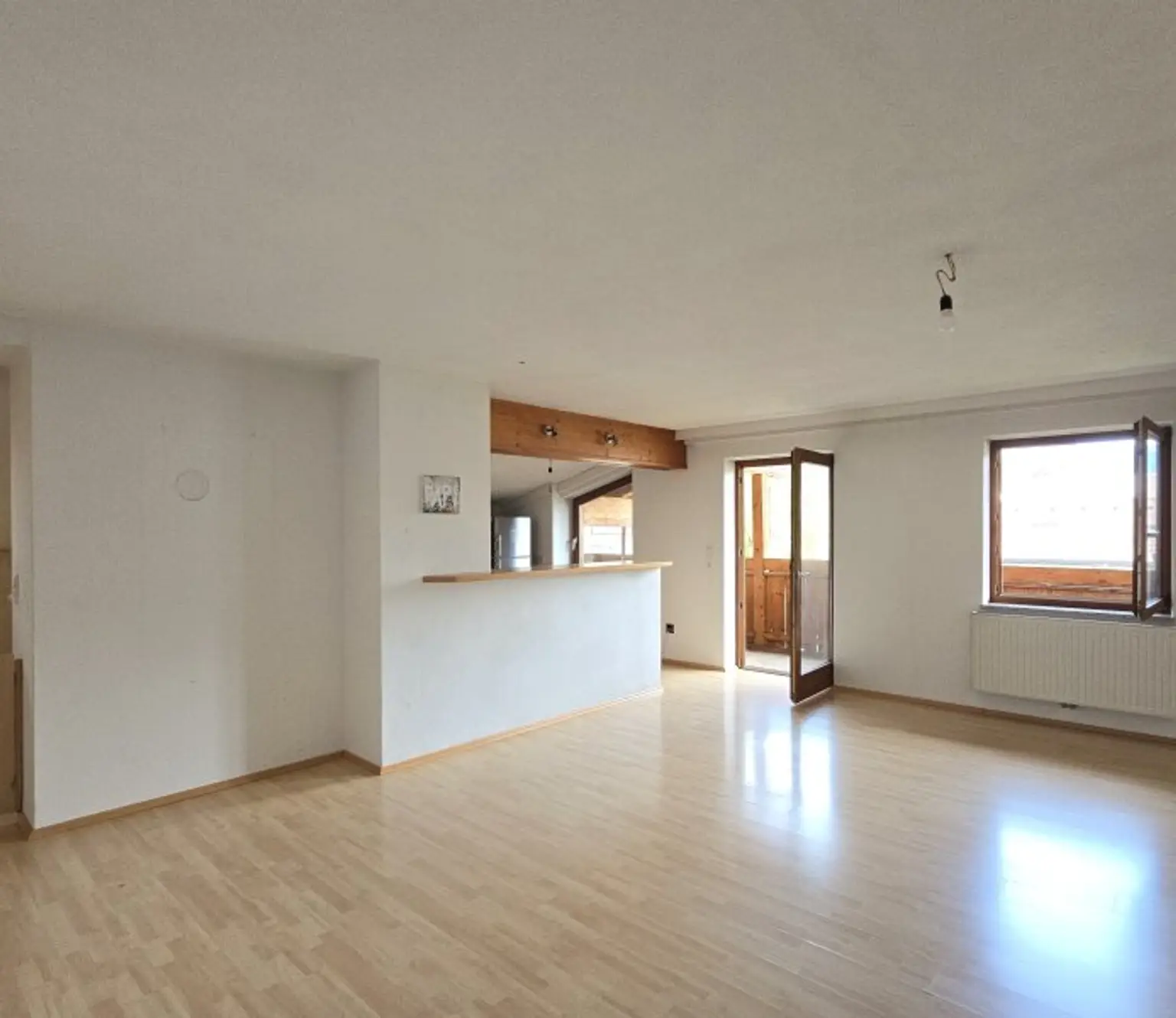 Fügen - großzügige 4 Zimmerwohnung im Dornröschenschlaf