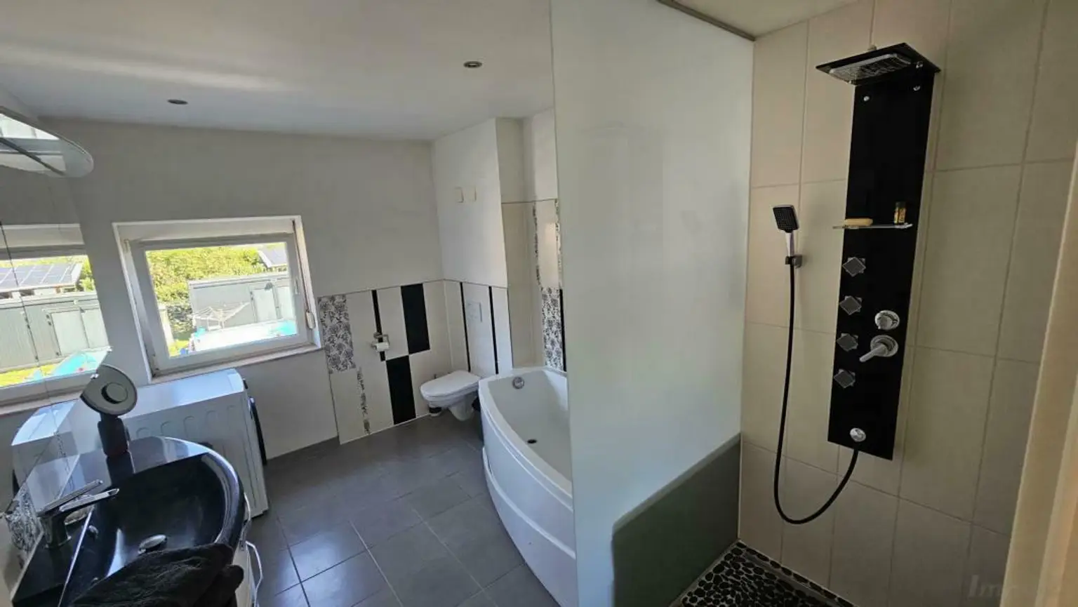 ** Großzügiges & edel saniertes Stadthaus ** Hochwertige Ausstattung ** 3 Bäder ** Einliegerwohnung ** absolute Ruhelage **