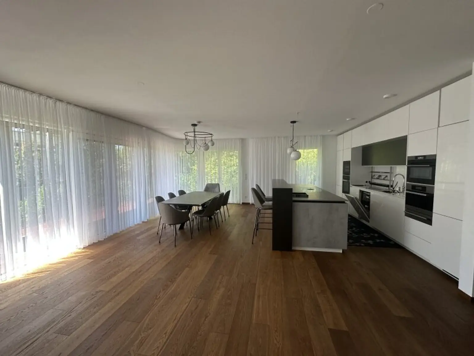 LUXUS GARTENWOHNUNG mit 300 m² Privatgarten im 1190 Wien + Pool und Gym