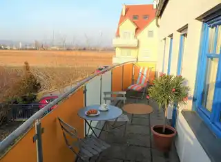 Die Balkonmöbel sind KI generiert