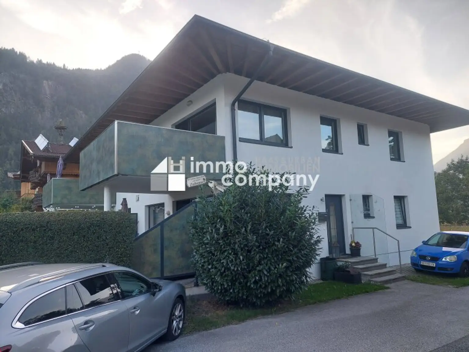 MODERNE, NEUWERTIGE 3-ZIMMER TERRASSENWOHNUNG mit TOLLEM AUSBLICK ins ZILLERTAL