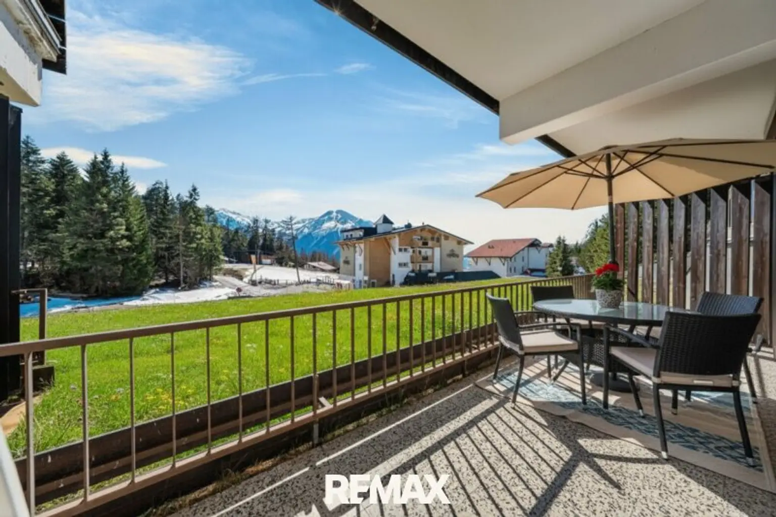 Terrasse AI möbliert