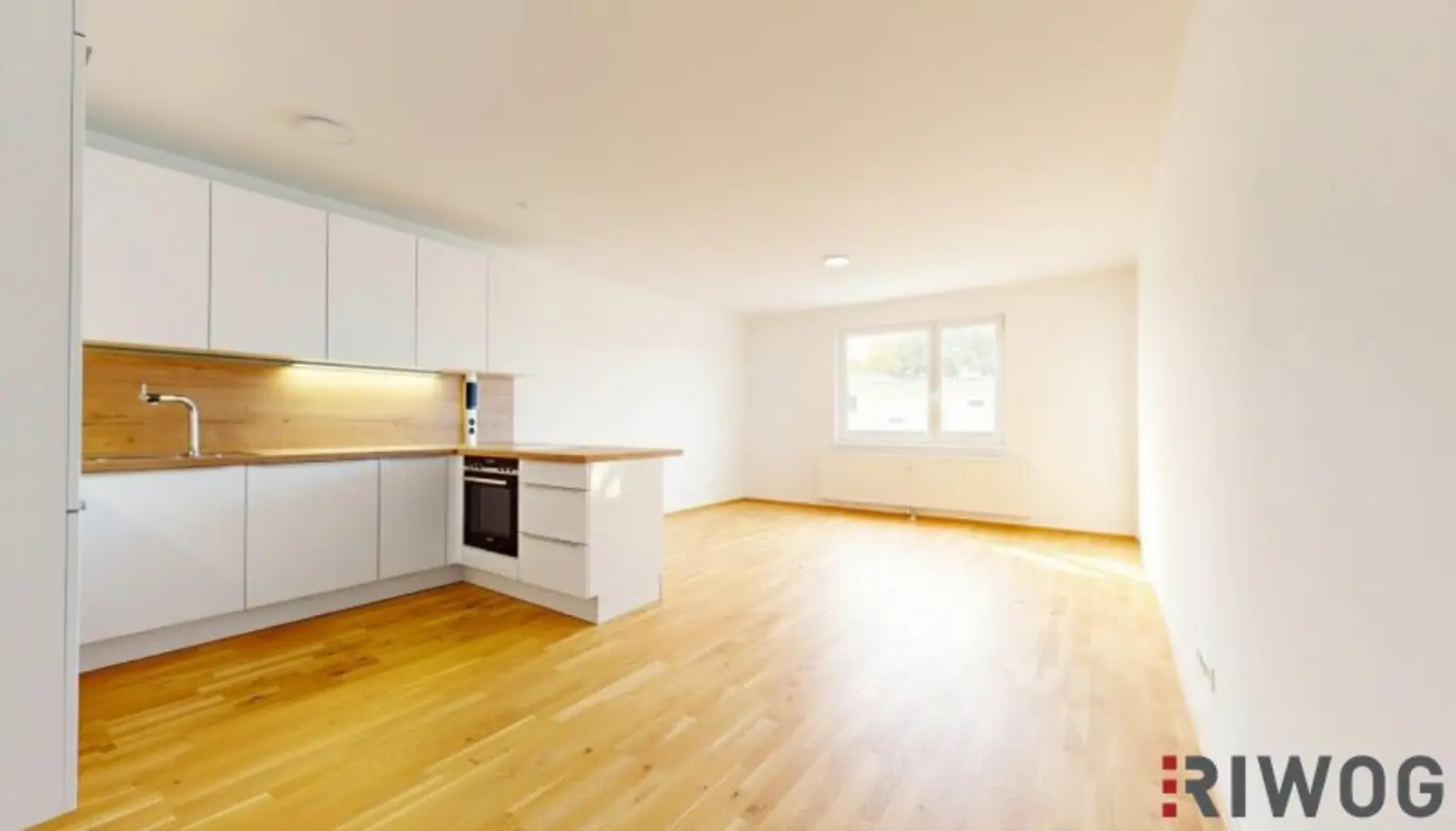 ERSTBEZUG nach Sanierung I 4 Zimmer Wohnung mit Loggia in Ruhelage I Tischler Küche mit Siemens Geräte inklusive I 360° Rundgang