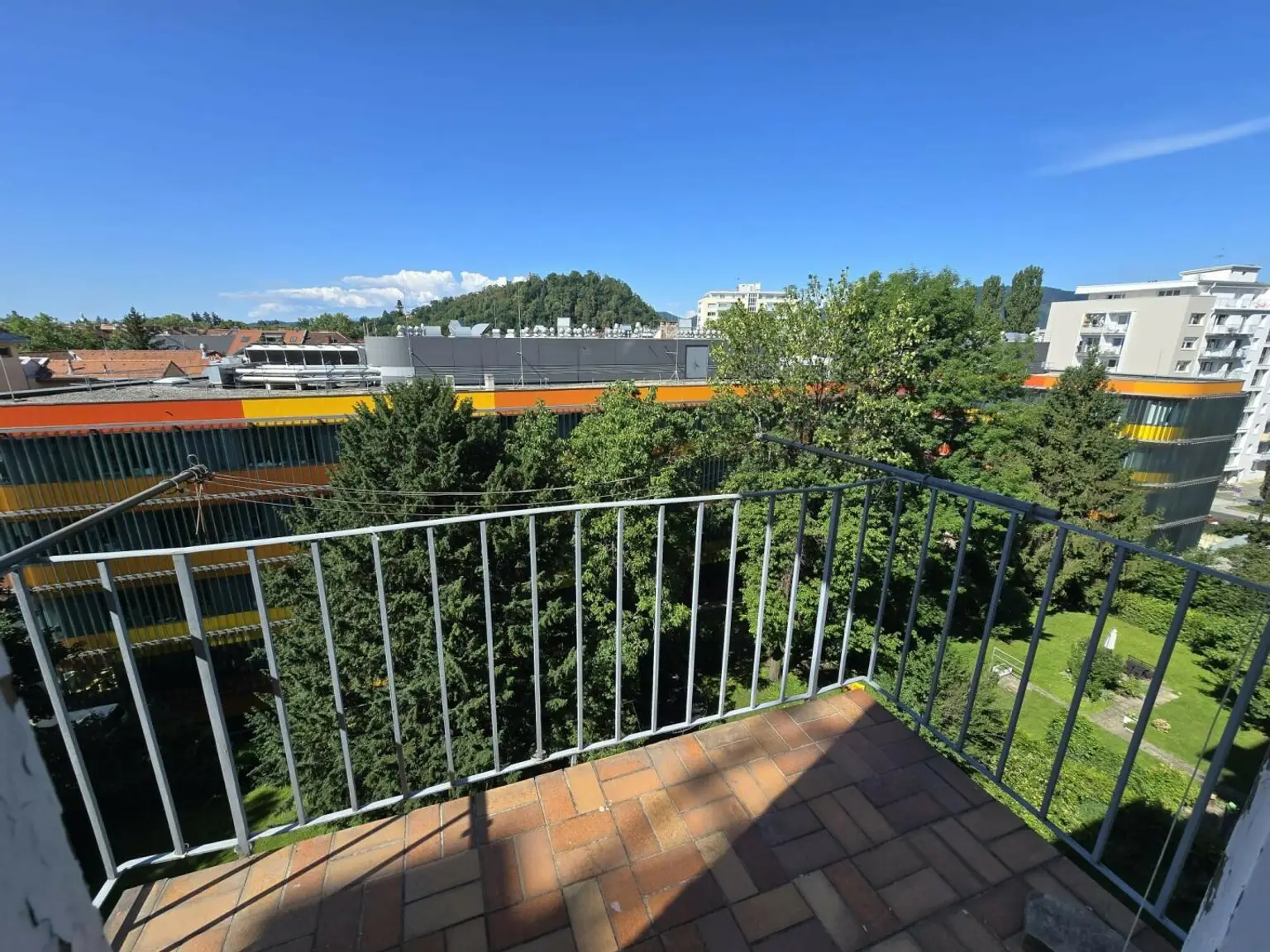 Wunderschöne Altbauwohnung mit Blick ins Grüne!