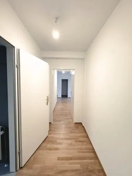 NEU! ERSTBEZUG nach Sanierung! Geräumige 2-Zimmer Dachgeschosswohnung in 1200 zu vermieten!
