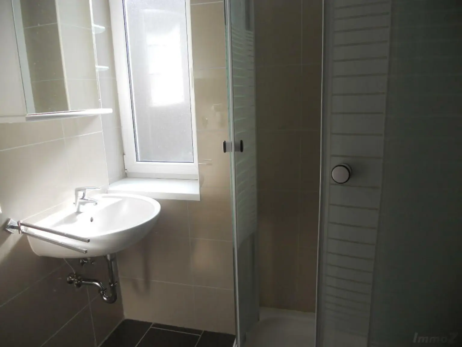 Badezimmer mit Dusche