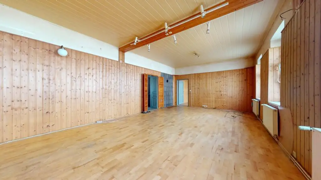 Geräumige Familienwohnung mit Potential - Unbefristet - Sanierungsbedarf