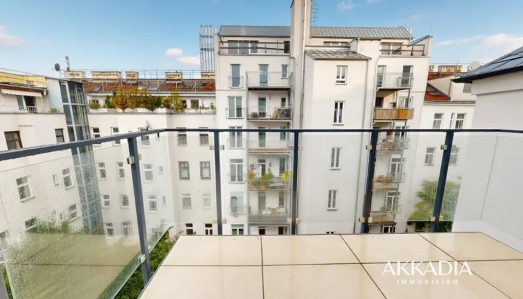 Stilvolle DG-Wohnung mit Balkon