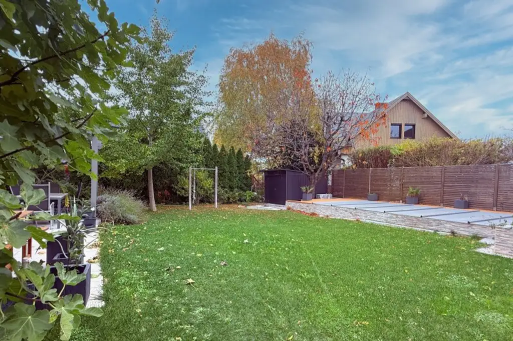 Viel Platz für Ihre Familie: 195 m² Wohnfläche und noch vieles mehr!