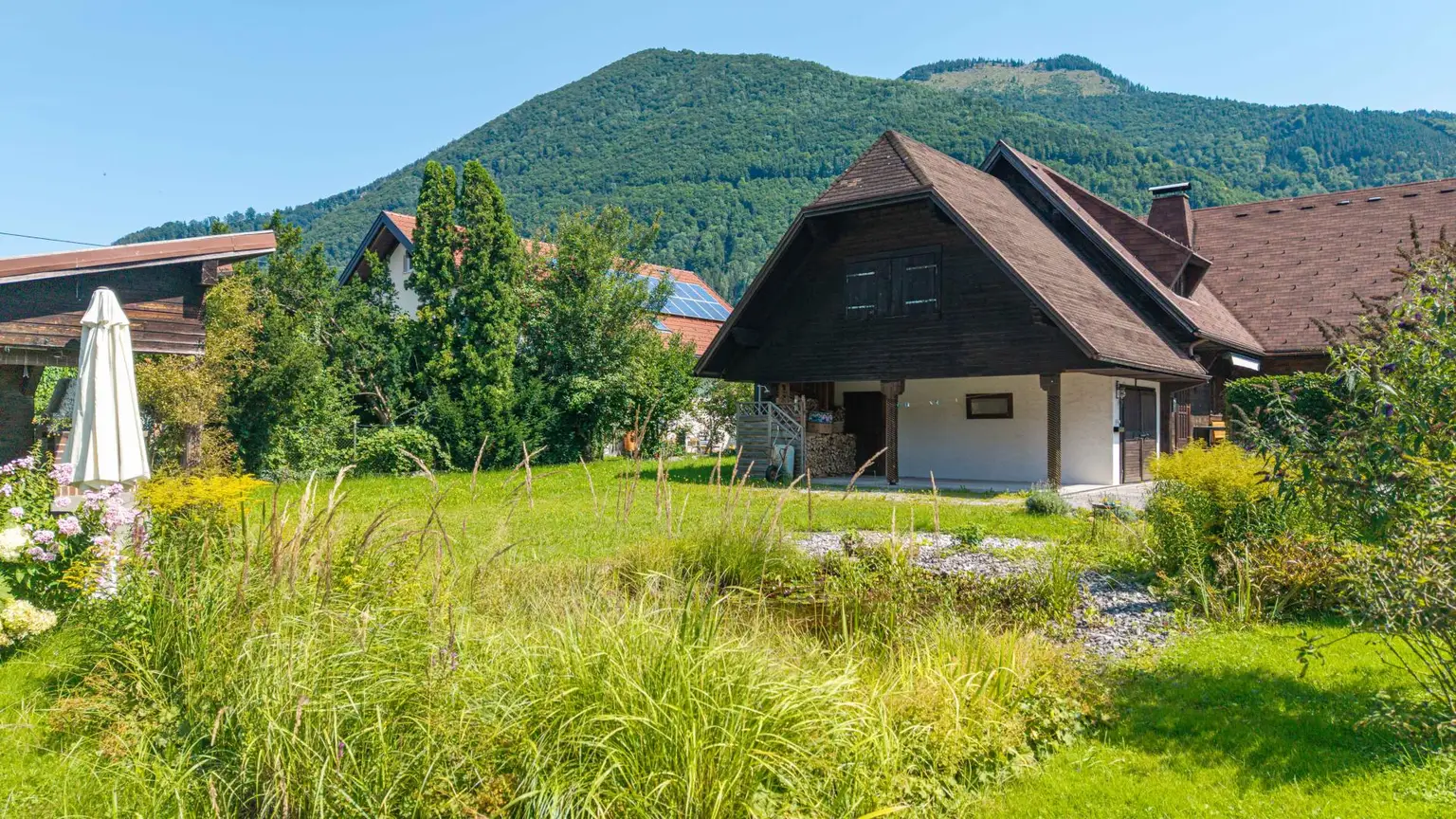 SONNIG WOHNEN im HOLZBLOCKHAUS mit schönen AUSBLICKEN!