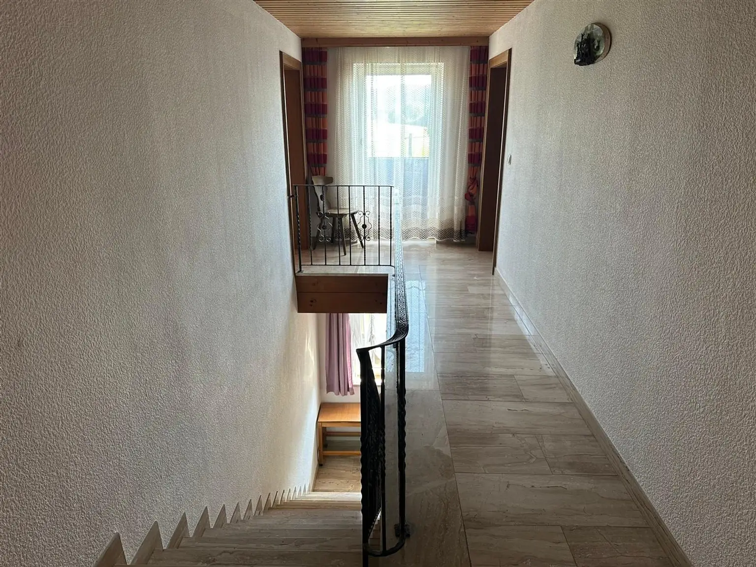 Einfamilienhaus mit Nebengebäude in ruhiger Lage