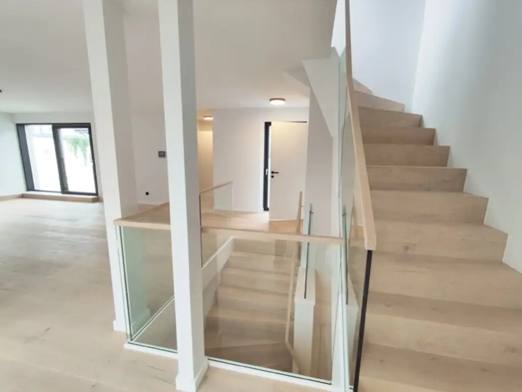 Krongasse! Erstbezug Penthouse mit 3 Terrassen und privatem Liftzugang auf frisch saniertem Altbau! Top17