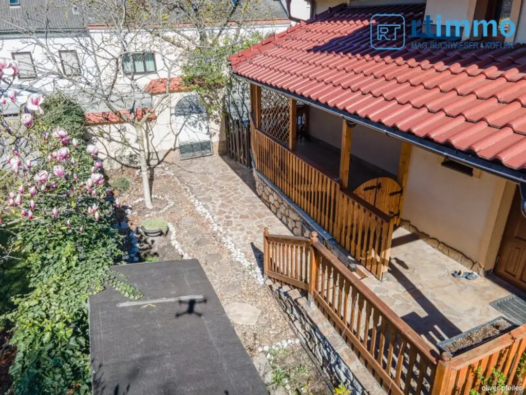 IHR FAMILIENDOMIZIL: KLIMATISIERTE GERÄUMIGE STADTVILLA MIT SCHÖNEM GARTEN, NEBENGEBÄUDEN UND SPIELPLATZ