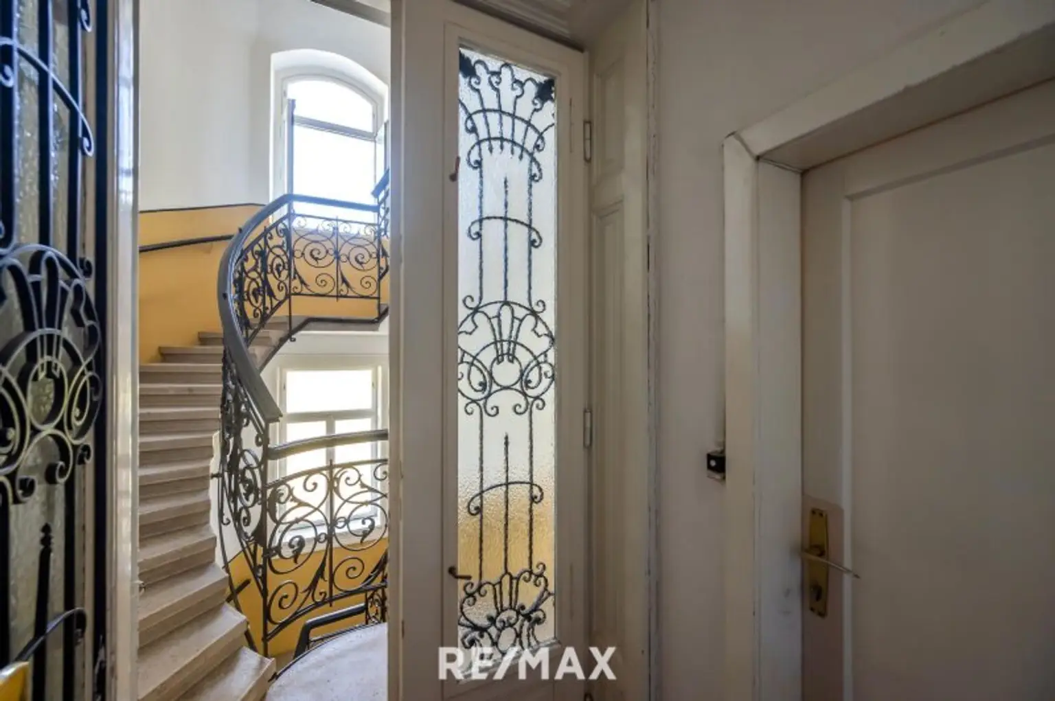 WOHNUNG IN ALTBAU-VILLA | EIGENGARTEN | SANIERUNGSBEDÜRFTIGES JUWEL