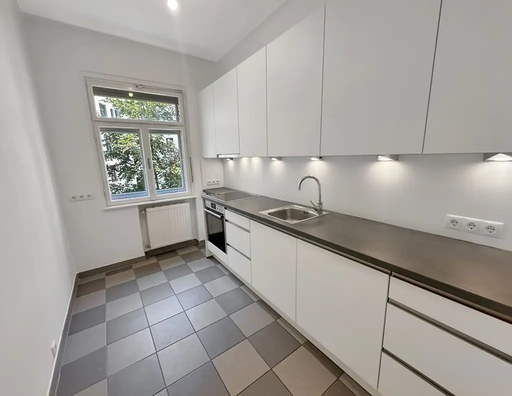 Zentrale 4-Zimmer-Wohnung nahe Karlsplatz